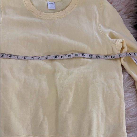 NWT Amazon Essentials Light Yellow Crewneck Sweatshirt - Picture 3 of 5